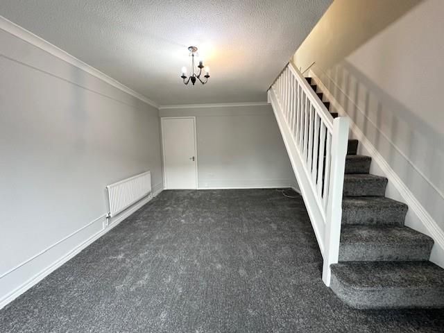 Property photo 3 of 11 Lounge