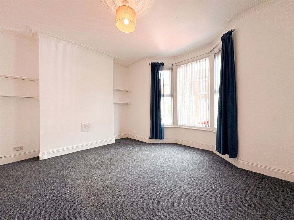 Property photo 2 of 13 Picture No. 12