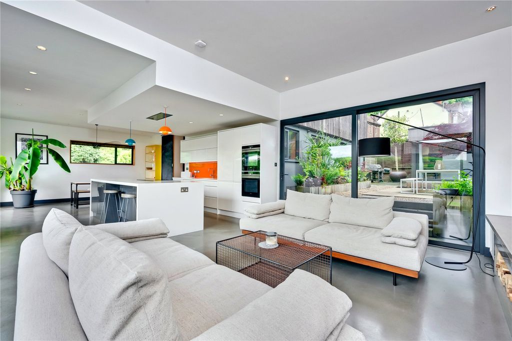 Property photo 2 of 16 Open Plan Living