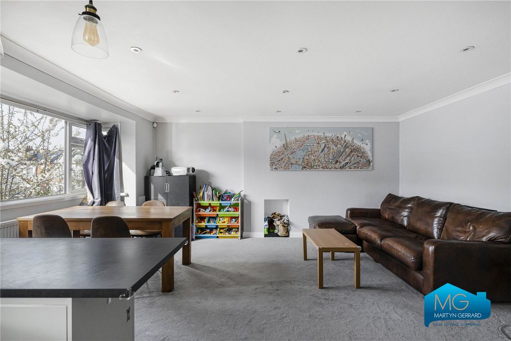 Property photo 2 of 16 Picture No. 15