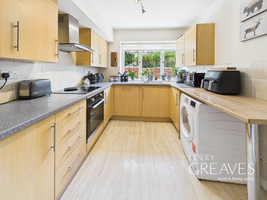 Property photo 3 of 16 Kitchen