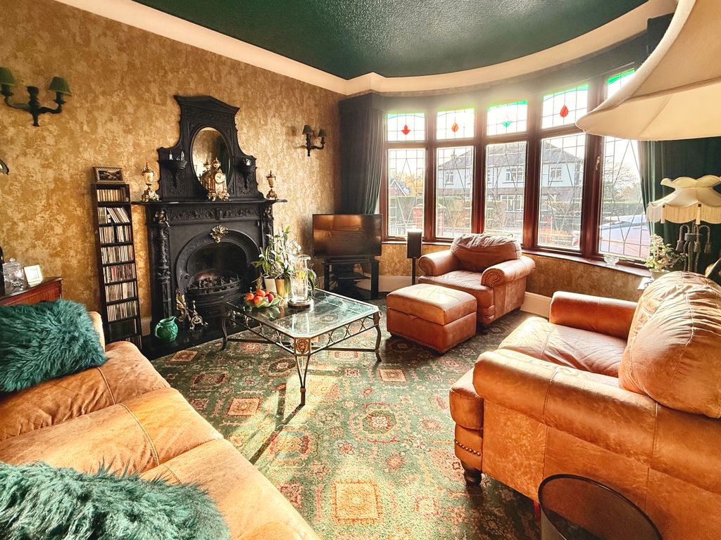 Property photo 2 of 16 Front Lounge