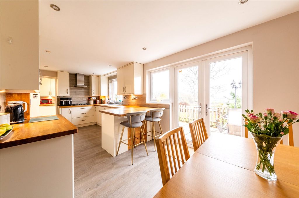 Property photo 3 of 27 Picture No. 01