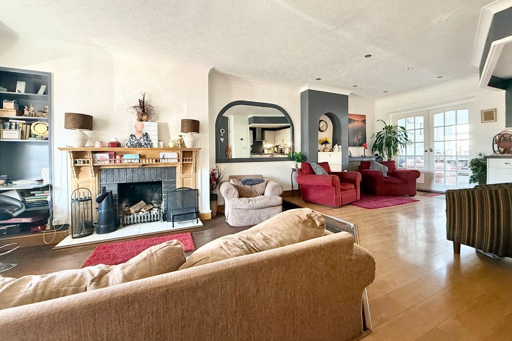 Property photo 3 of 19 3