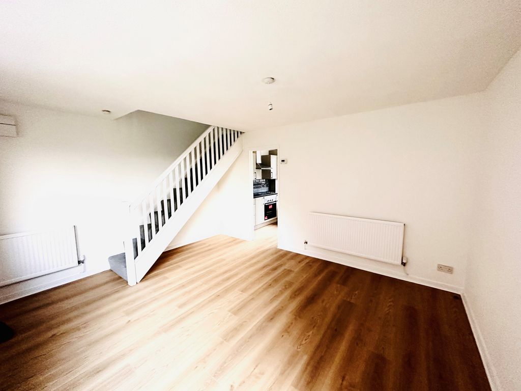 Property photo 2 of 8 Balcony