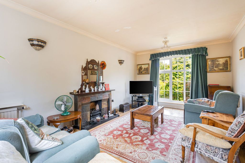 Property photo 3 of 32