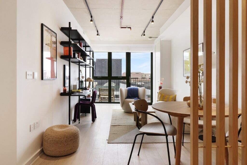 Property photo 3 of 11 Living Room