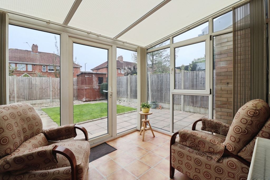 Property photo 3 of 17 Conservatory