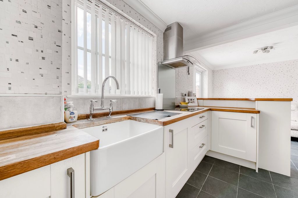 Property photo 3 of 25