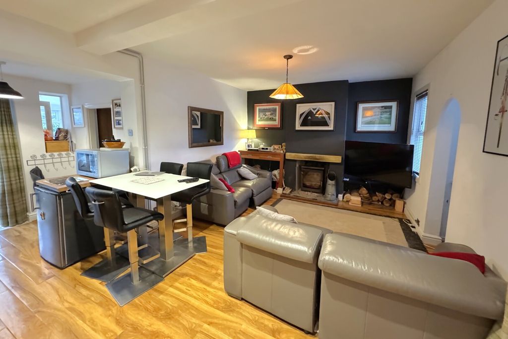 Property photo 3 of 16 Picture No. 11