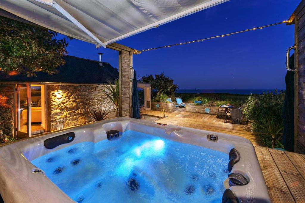 Property photo 3 of 27 Lamorna-View-62-Medium.Jpg