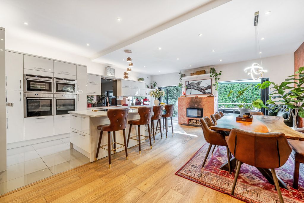 Property photo 2 of 20 1472914-8-6A284A3...