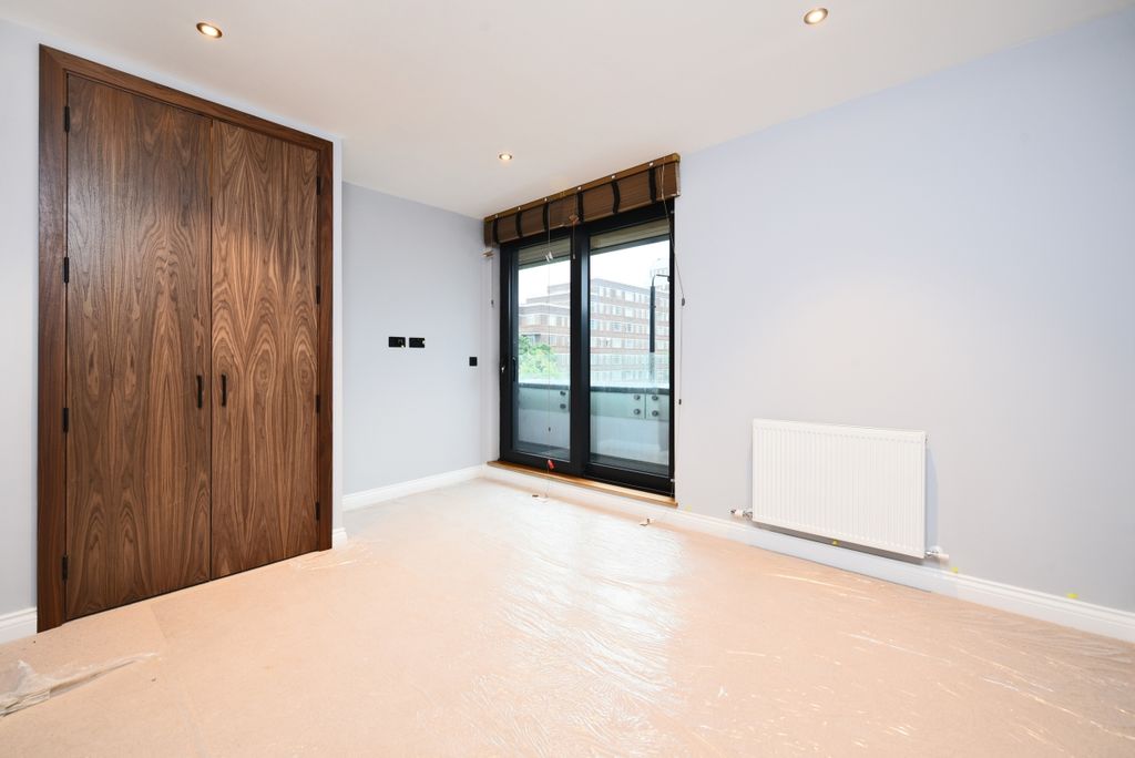 Property photo 3 of 6 Bedroom