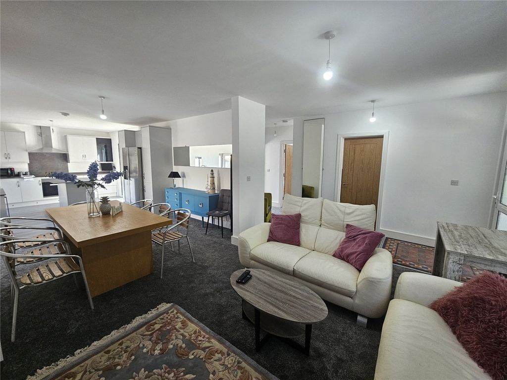 Property photo 3 of 19 Picture No. 63