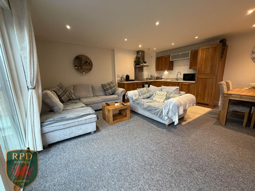 Property photo 1 of 17 Living Room