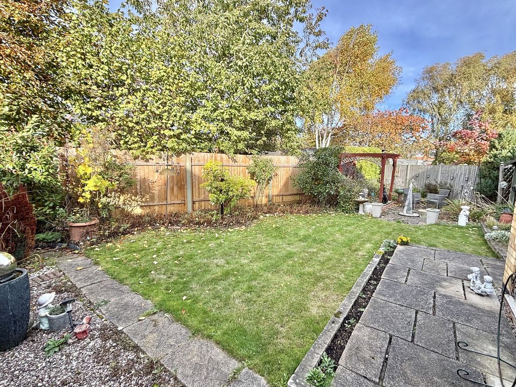 Property photo 3 of 11 Outside