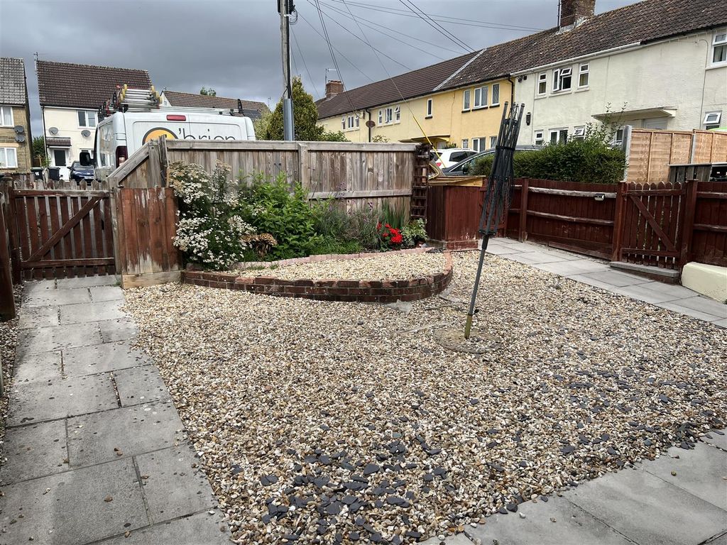Property photo 2 of 10 Front Garden