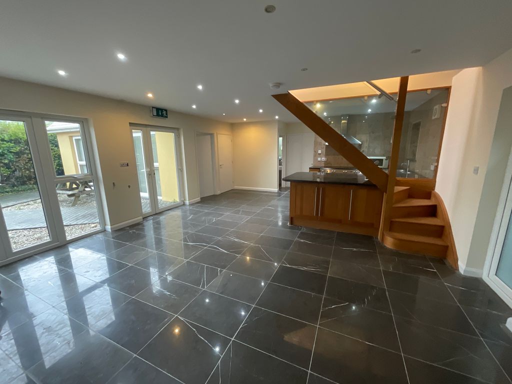 Property photo 2 of 12 20241129_143111316_Ios