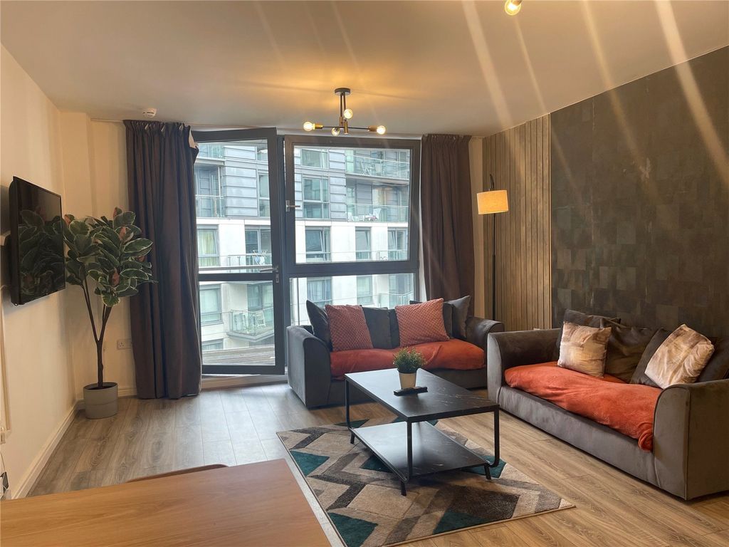 Property photo 2 of 11 Lounge