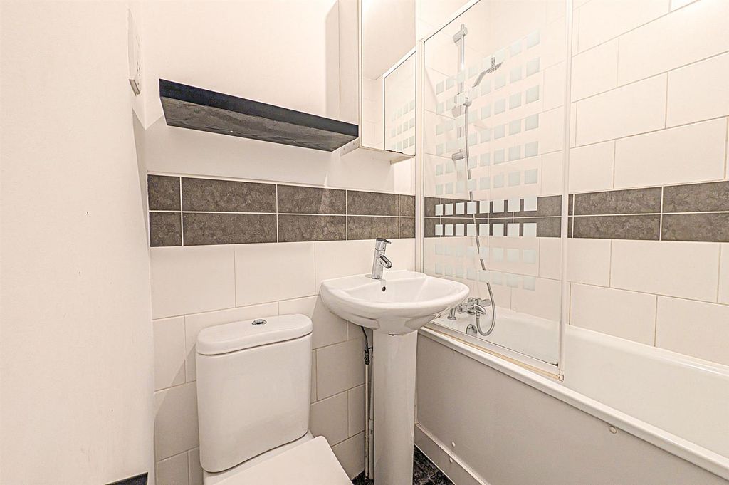 Property photo 2 of 7 Bath.Jpg