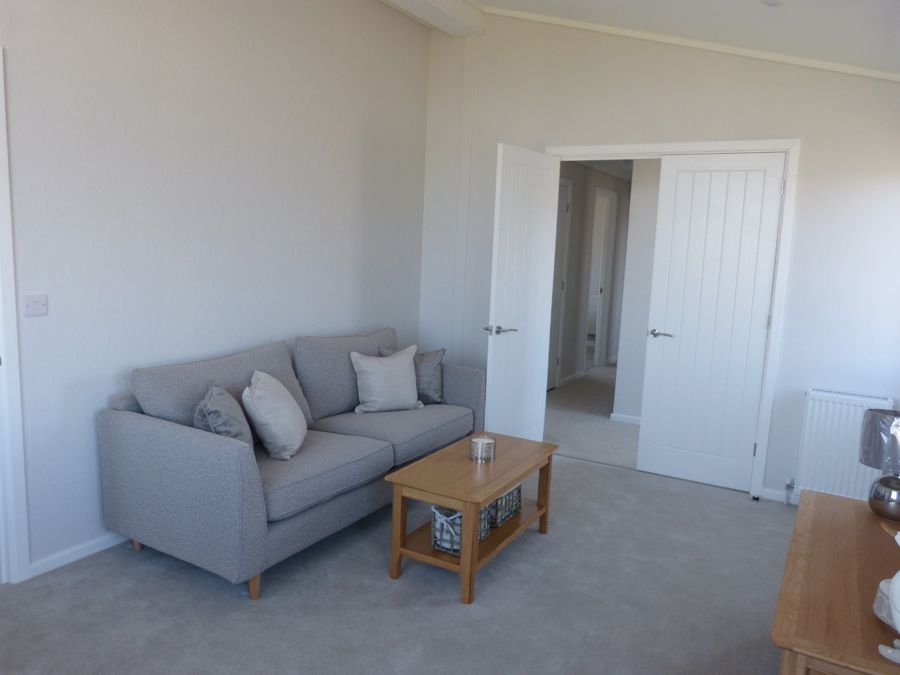 Property photo 3 of 17 Lounge