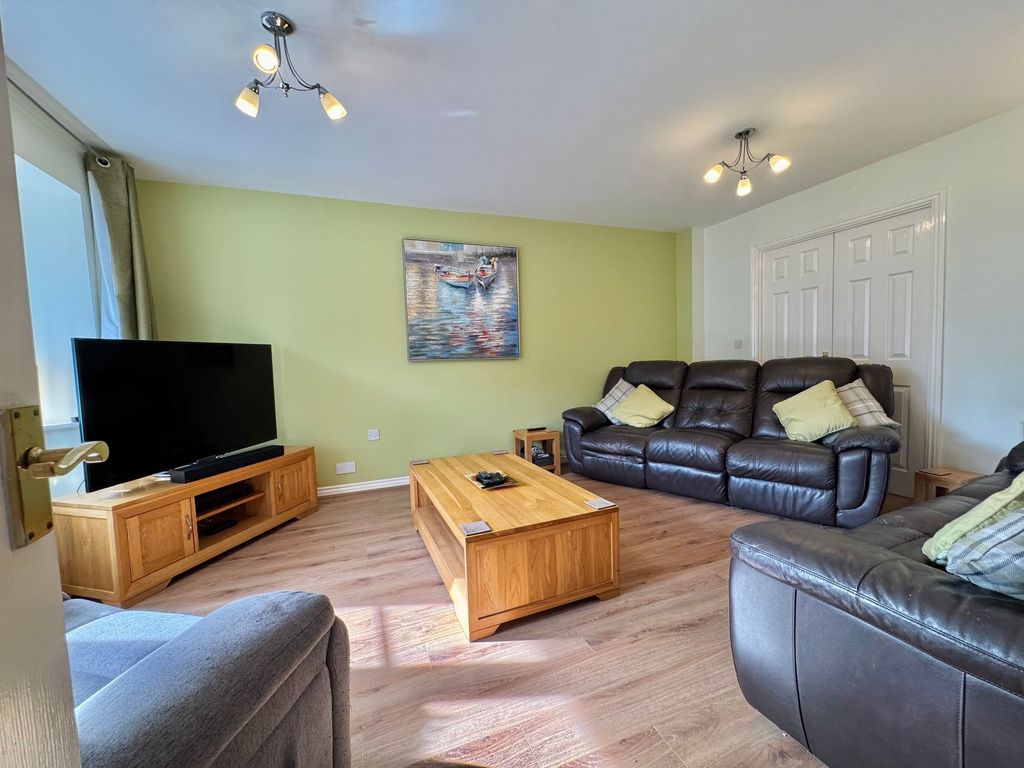 Property photo 2 of 33