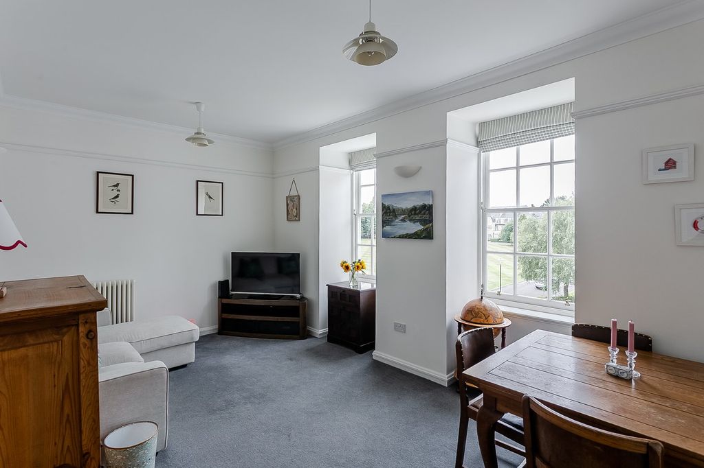 Property photo 2 of 32