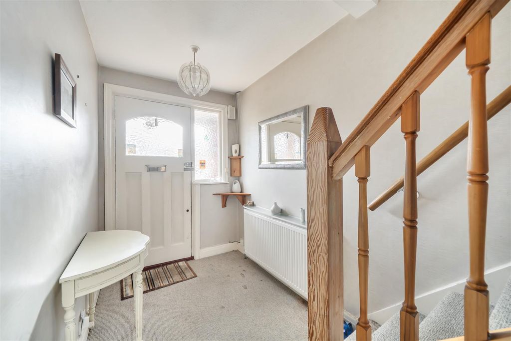 Property photo 2 of 14 Entrance Hall.Jpg