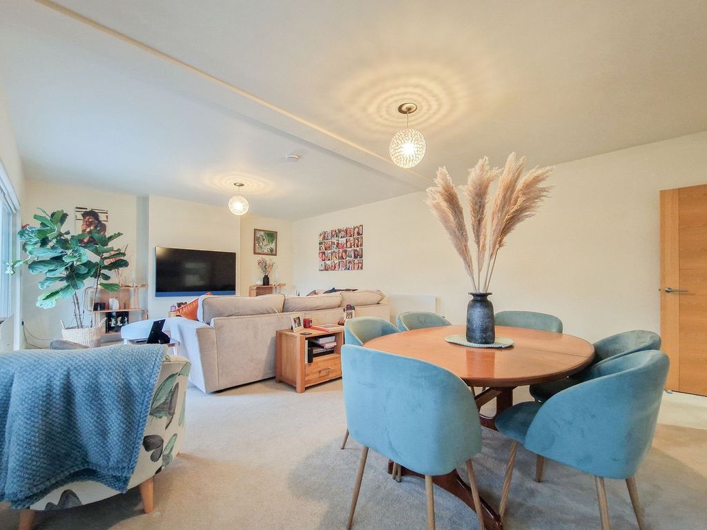 Property photo 2 of 30