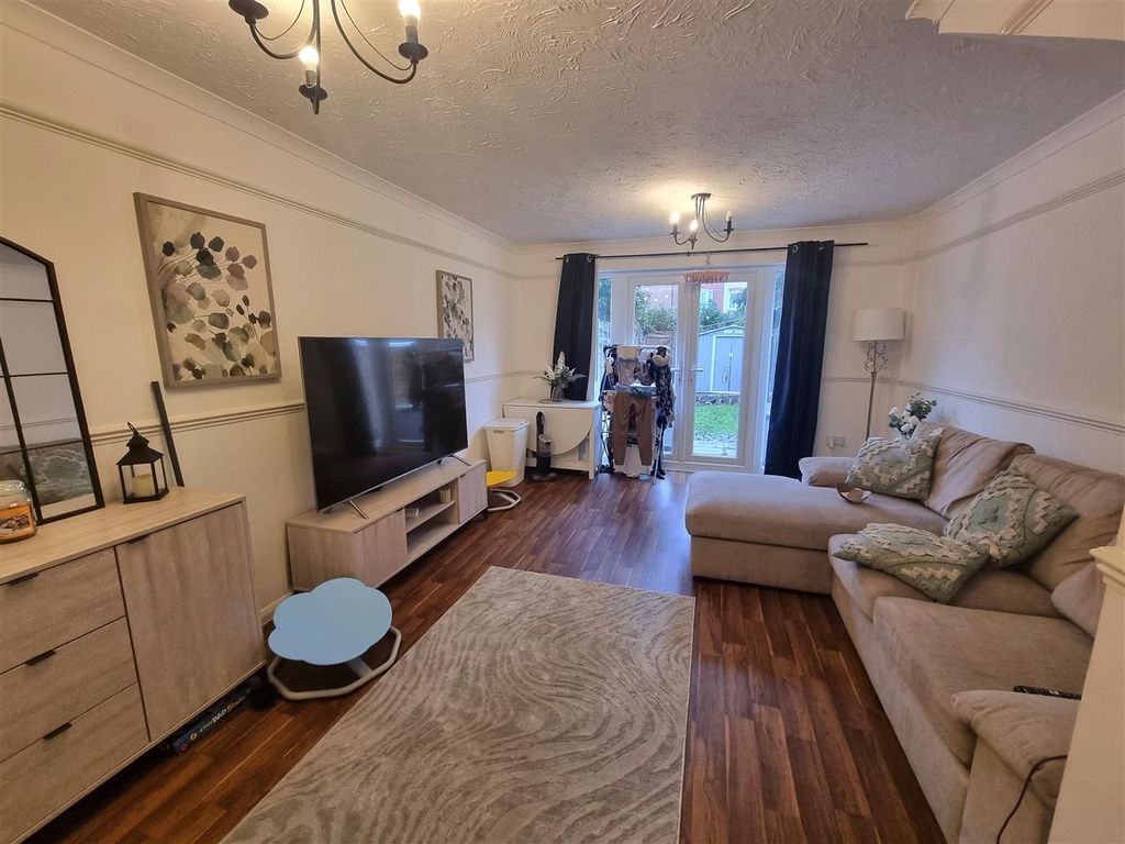 Property photo 2 of 7 Living Room