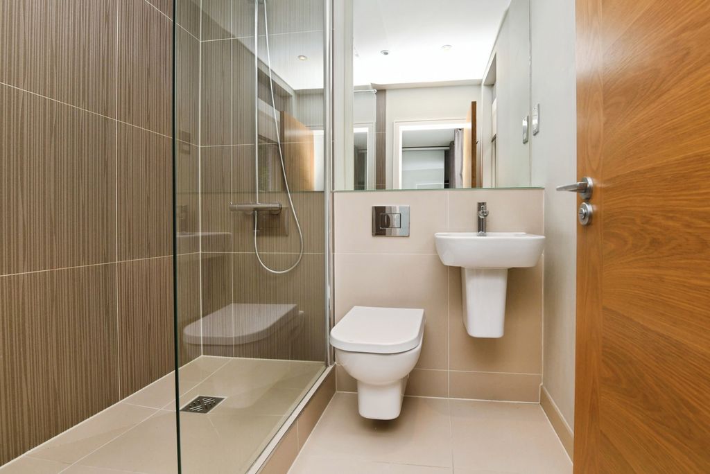 Property photo 3 of 16 Interior