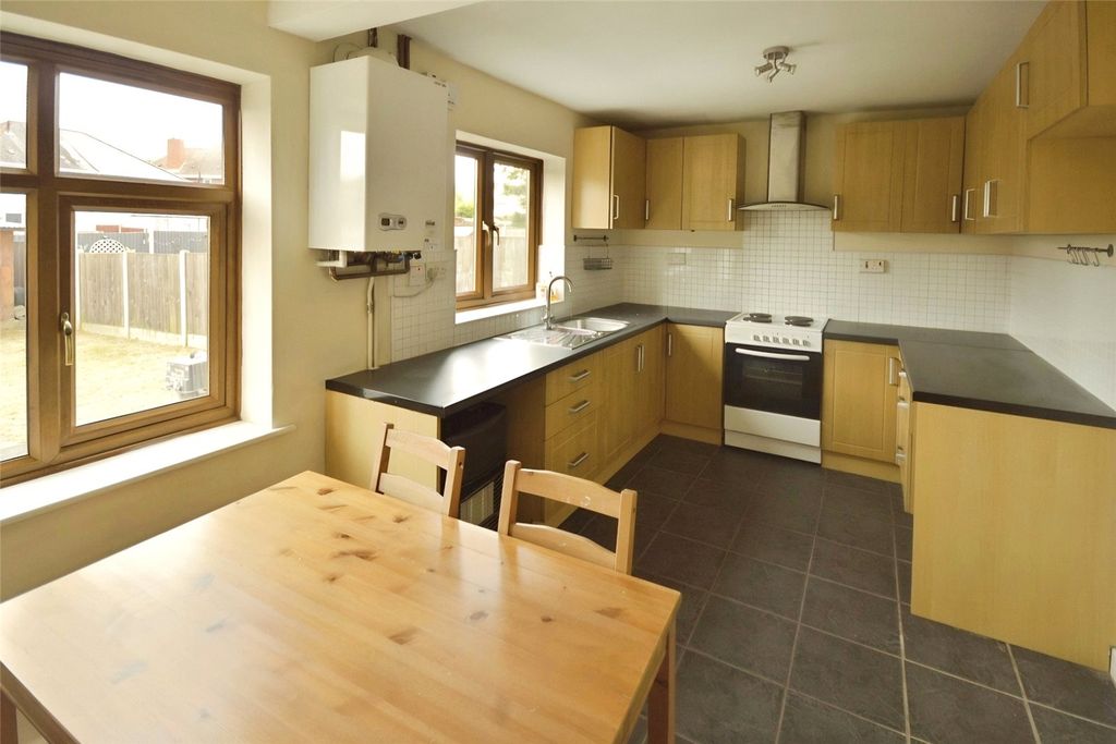 Property photo 3 of 11 Kitchen/ Dining