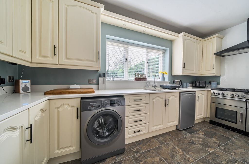 Property photo 3 of 29 1411343-16-698E24cd1Ebab