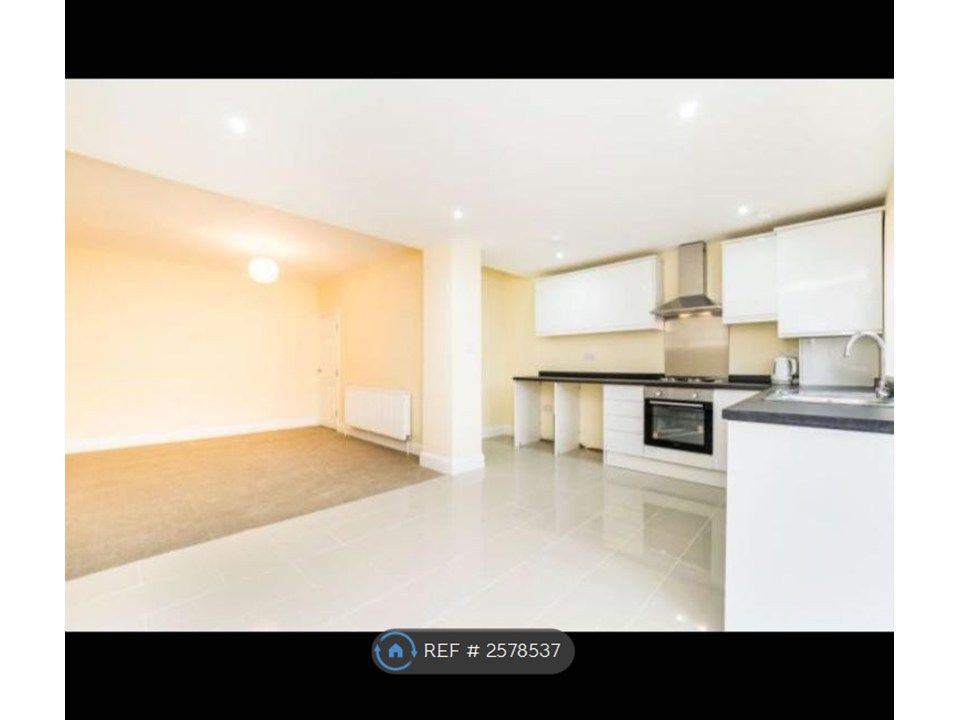 Property photo 2 of 12 Kitchen