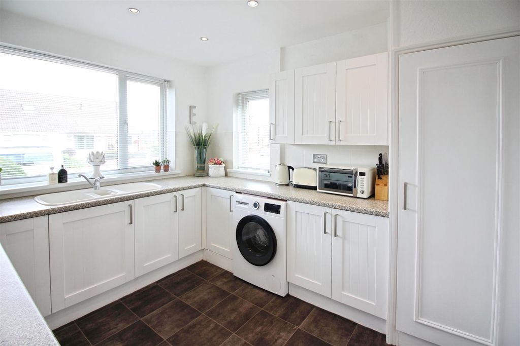Property photo 2 of 16 Kitchen