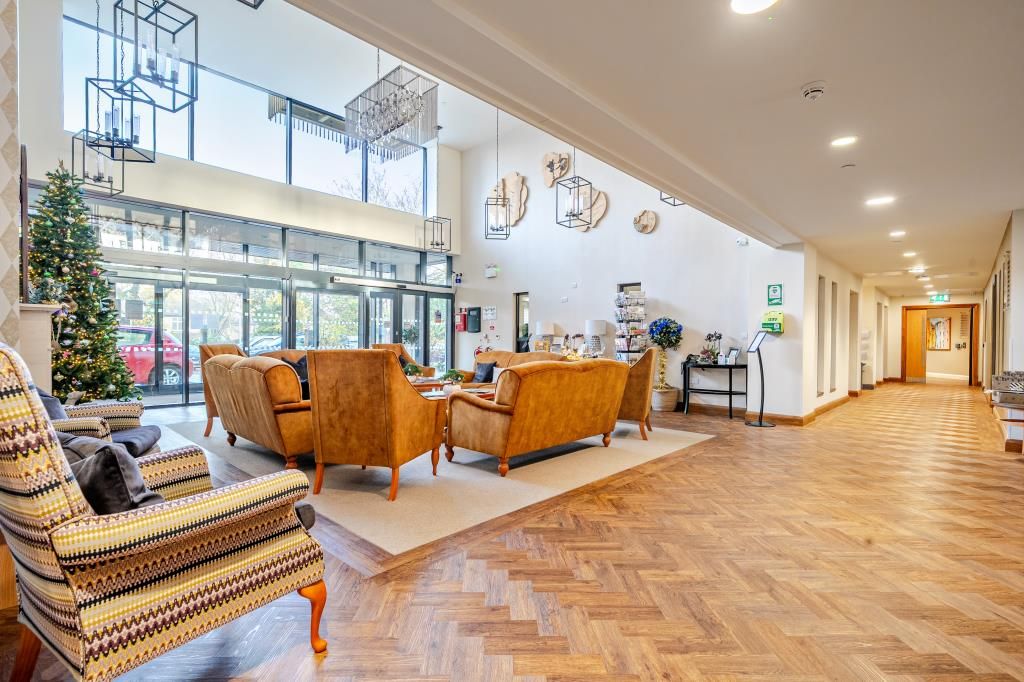 Property photo 2 of 19 Building Reception