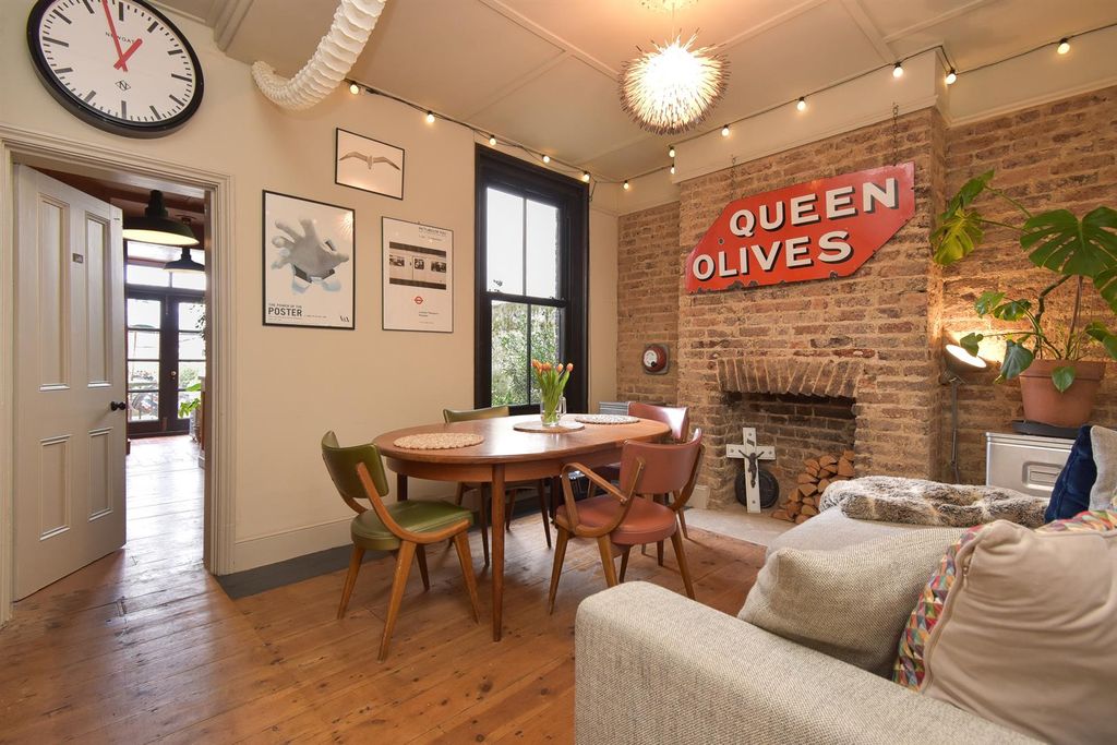 Property photo 1 of 21 Dining Room