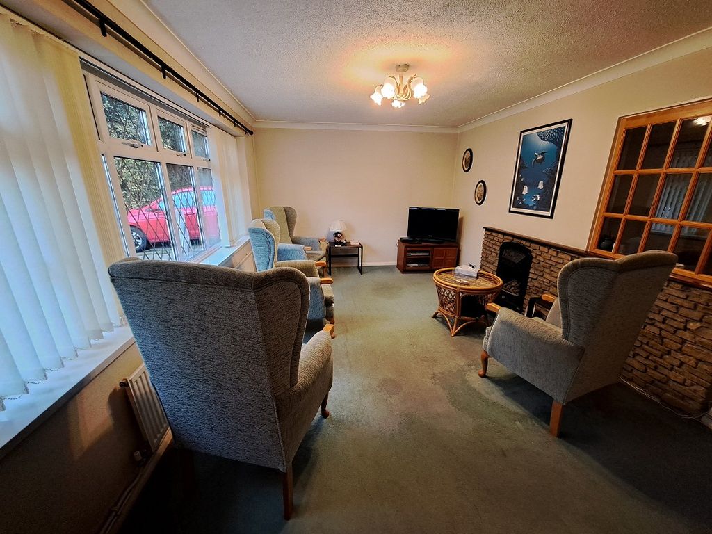 Property photo 3 of 21 Sitting Room