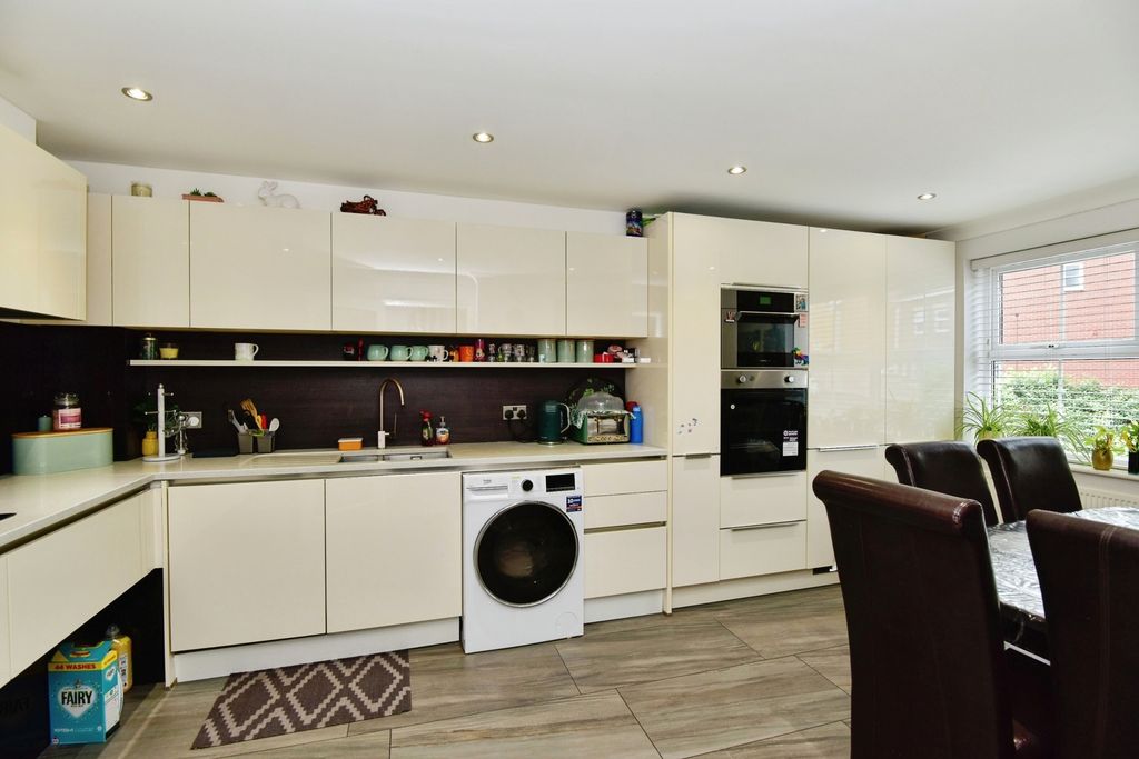 Property photo 2 of 20 Pbox-Img.Jpg