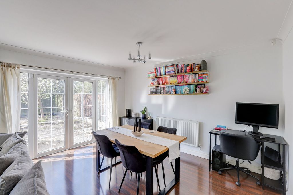 Property photo 3 of 21