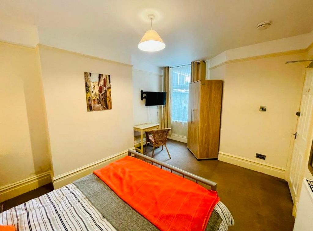 Property photo 3 of 12