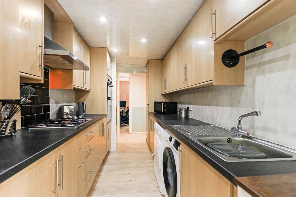 Property photo 3 of 14 Kitchen