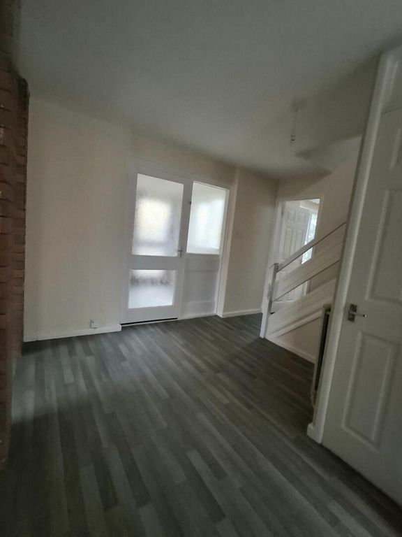 Property photo 2 of 14 Hallway