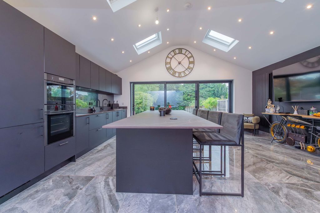 Property photo 3 of 46