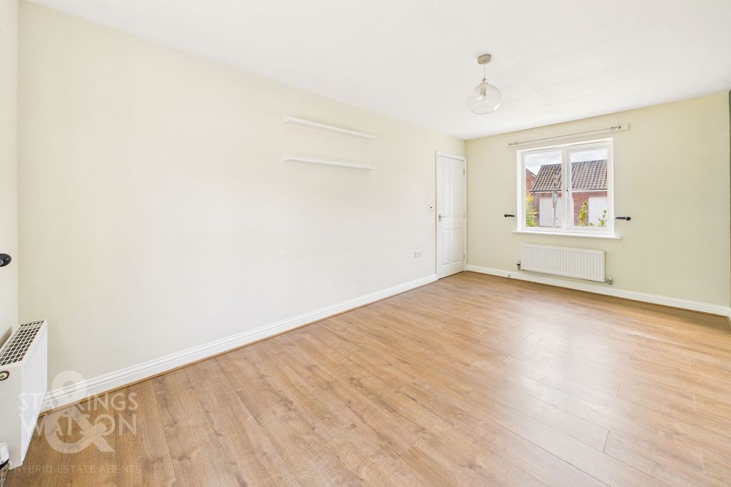 Property photo 3 of 32