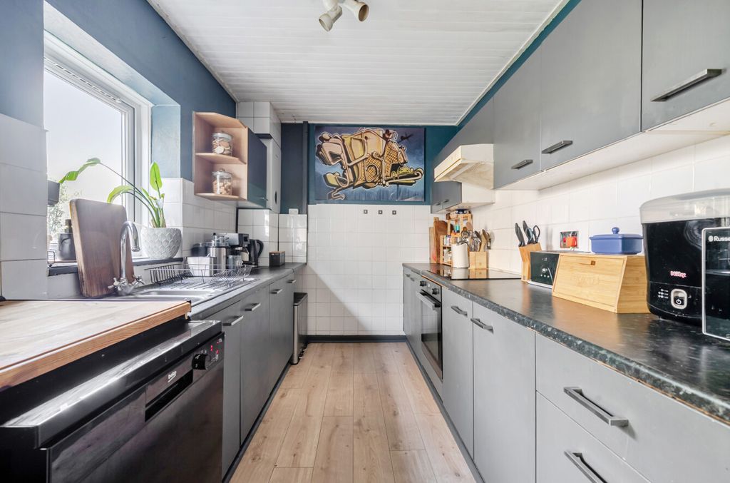 Property photo 1 of 25 1422171-8-69A5683...