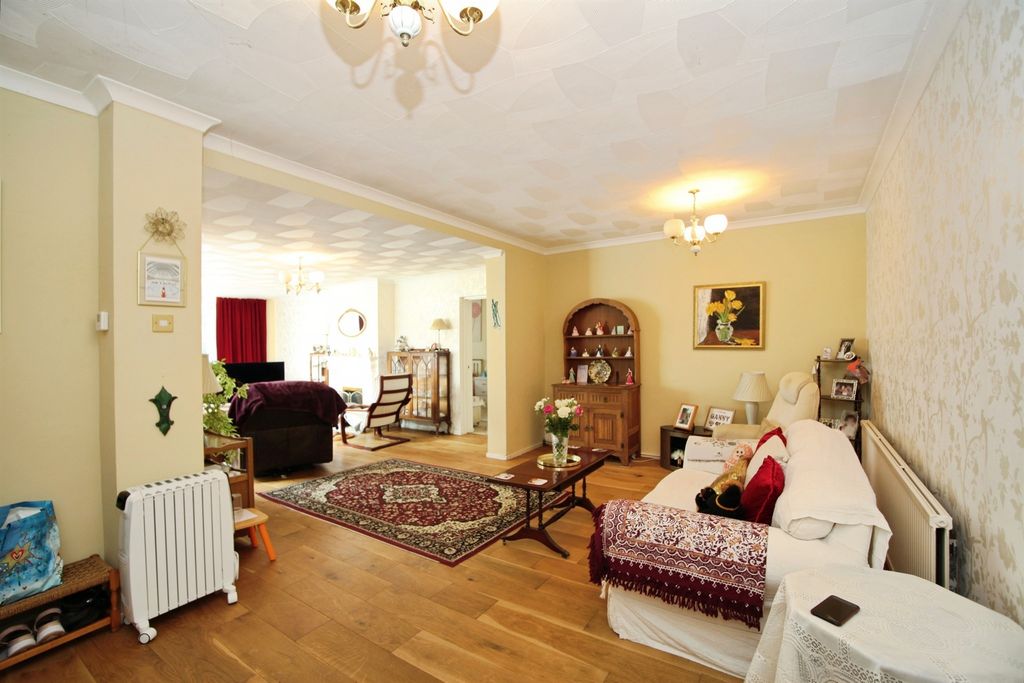 Property photo 2 of 23