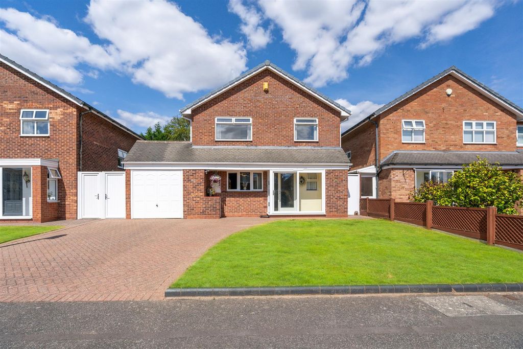 Property photo 1 of 14 93 Beauchamp Road_13.Jpg