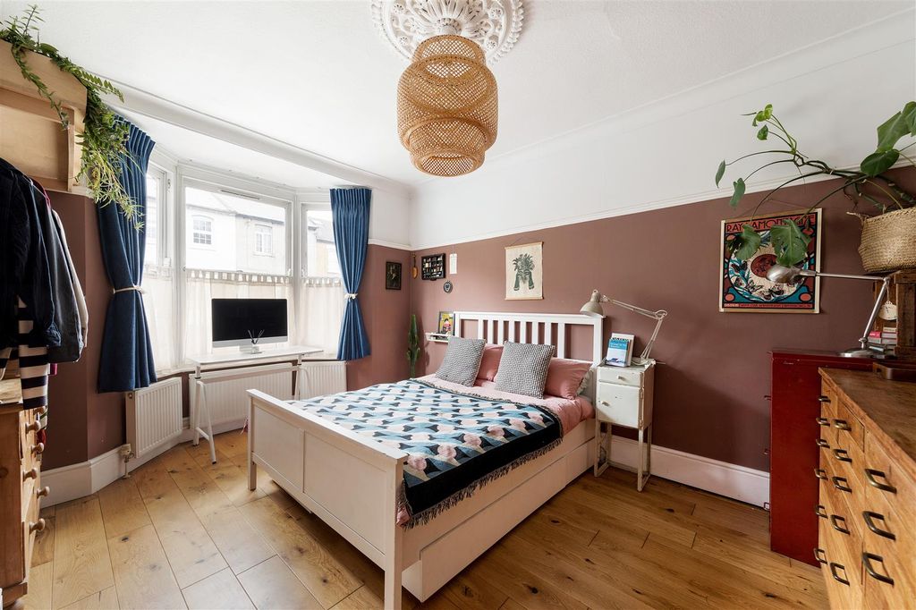 Property photo 3 of 29 Pembroke Road, E17