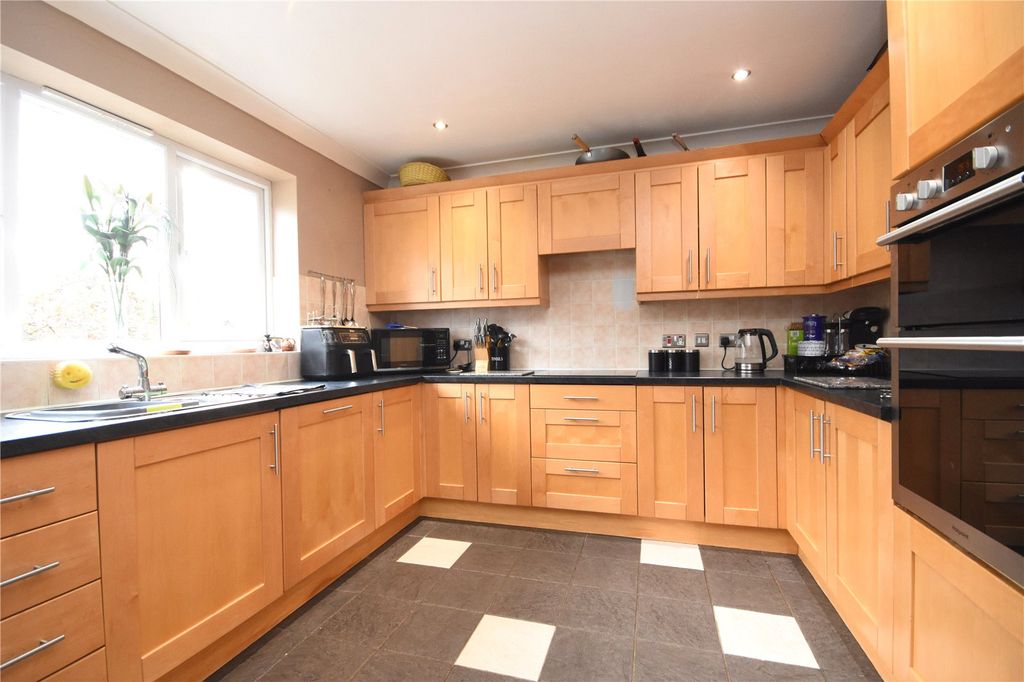 Property photo 2 of 27 Picture No. 57